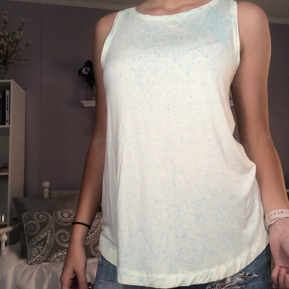 Hollister tank